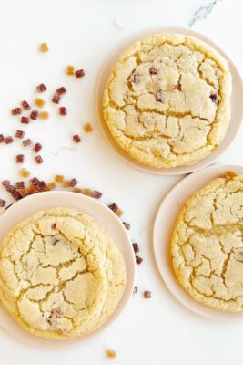 panettone sugar cookies on pink plates